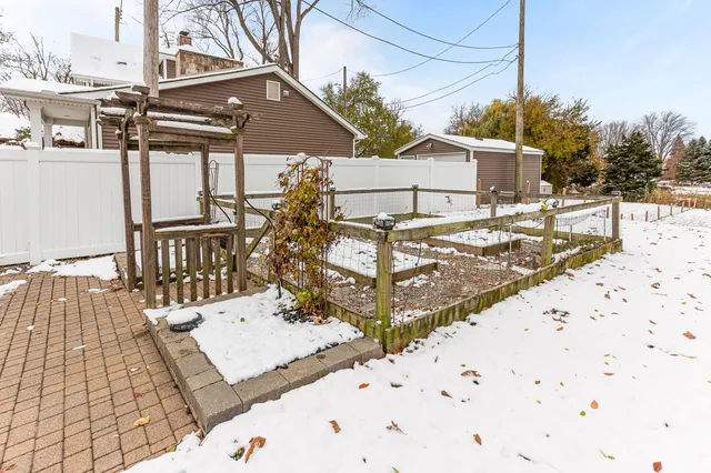 $300,000 | 38 Riverside Drive, Mount Clemens, MI 48043