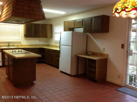 2715 Orange Picker Road Jacksonville, FL 32223 - Photo 7 of 22 Large Kitchen