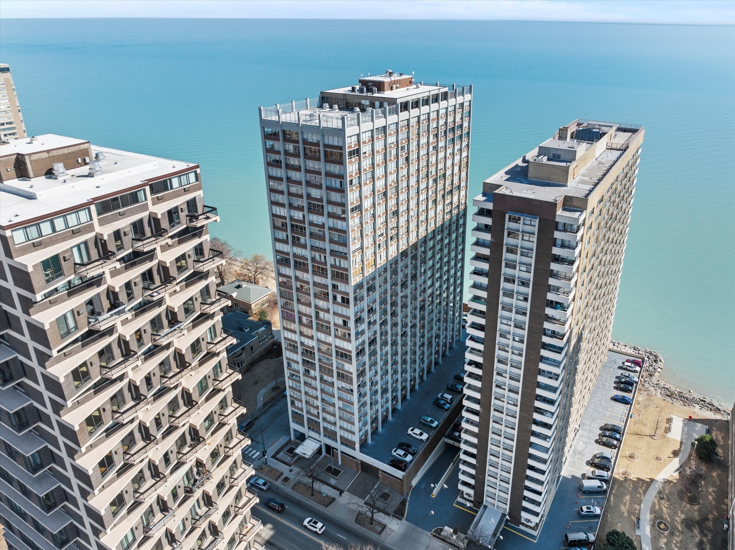 6171 North Sheridan Road, Unit 1908 Chicago, IL 60660 - Photo 8 of 28 Gallery Image 8