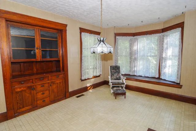 $135,000 | 14 School Street, Dexter, ME 04930