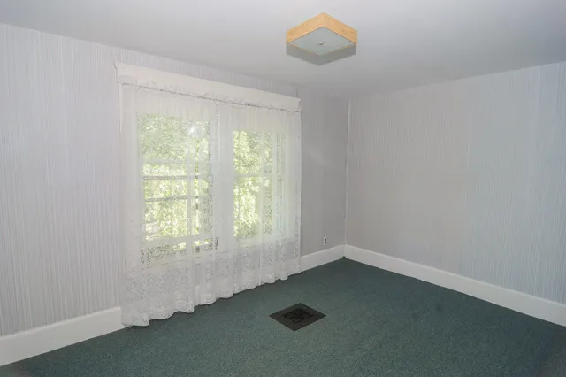 $135,000 | 14 School Street, Dexter, ME 04930