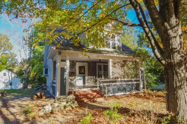 $135,000 | 14 School Street, Dexter, ME 04930