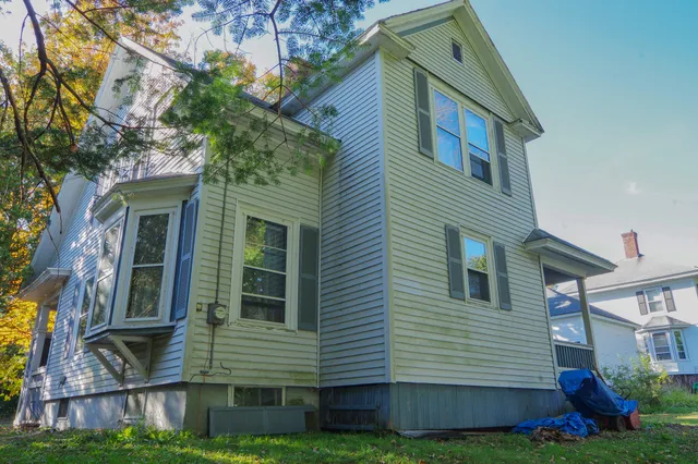 $135,000 | 14 School Street, Dexter, ME 04930