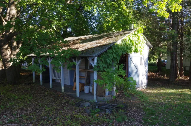 $135,000 | 14 School Street, Dexter, ME 04930