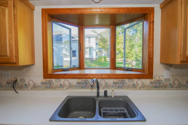 $135,000 | 14 School Street, Dexter, ME 04930