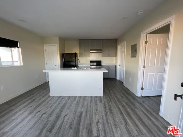 $2,150 | 613 West 83rd Street, Los Angeles, CA 90044