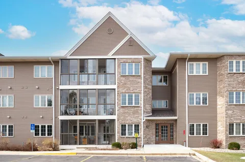 $300,000 | 207 Oconomowoc Parkway, Oconomowoc, WI 53066