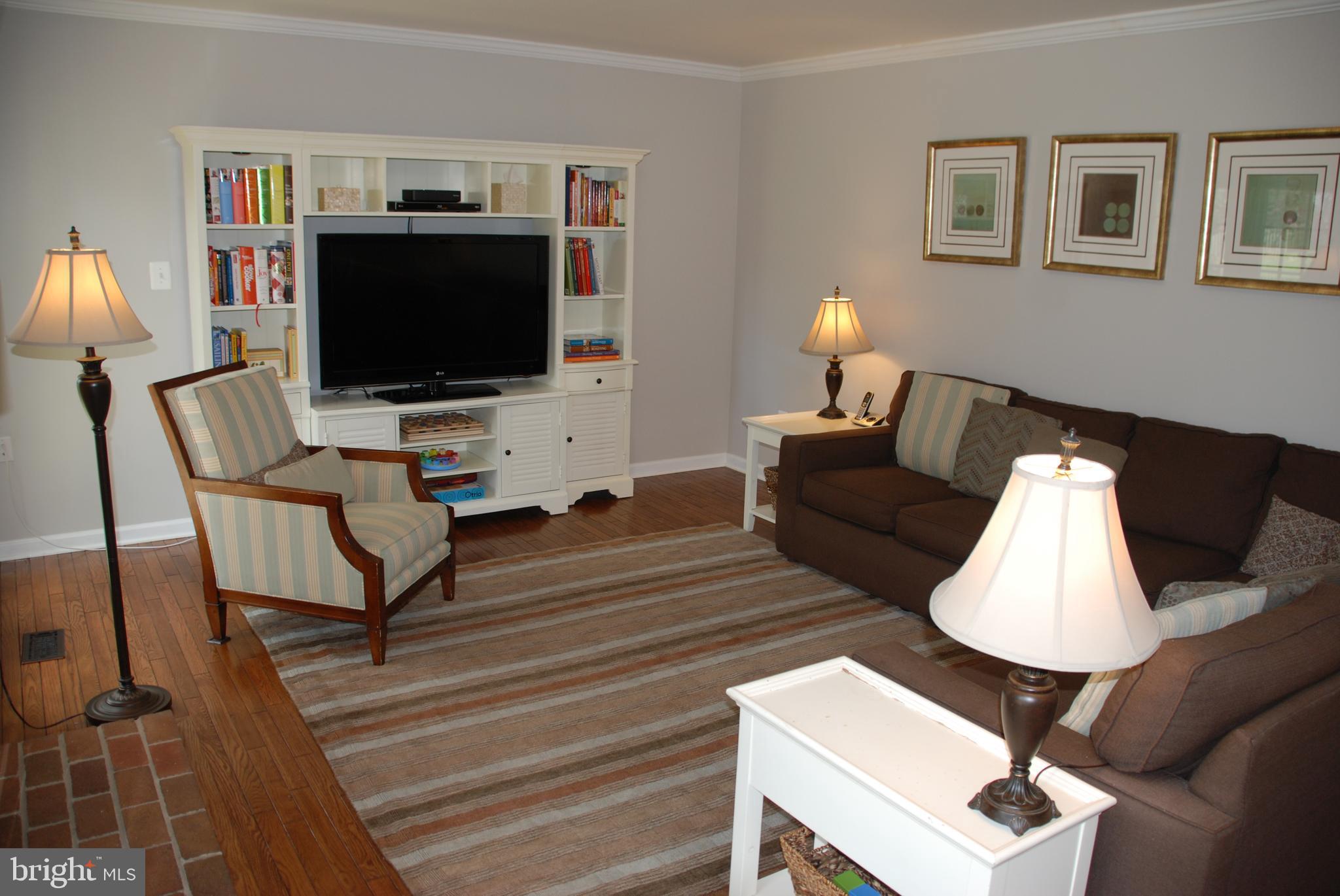 6108 Eagle Landing Road Burke, VA 22015 - Photo 17 of 52 19 x13 Family Rm w/wood floor & crown molding.
