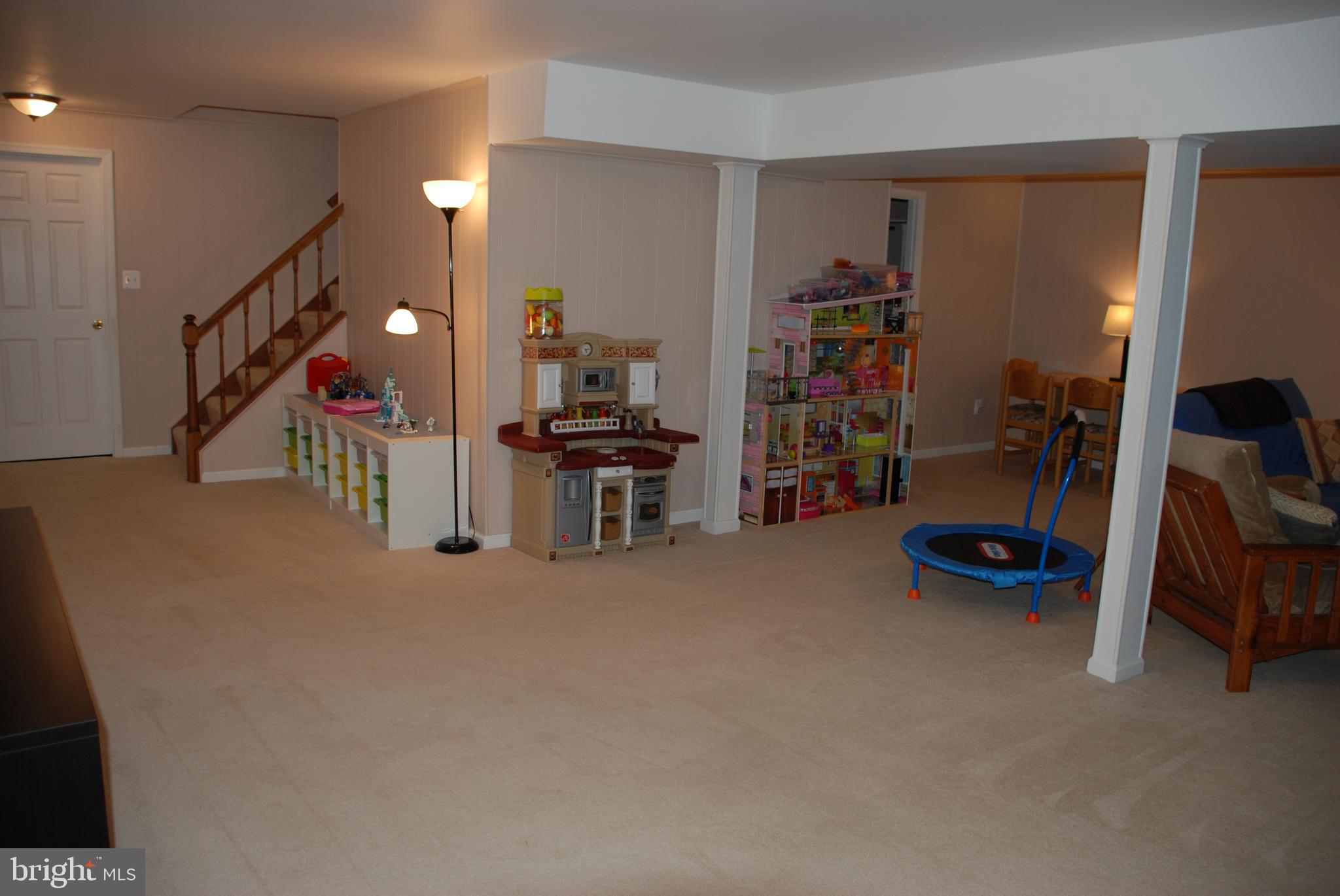 6108 Eagle Landing Road Burke, VA 22015 - Photo 43 of 52 Tons of space for everyone...and at the same time.