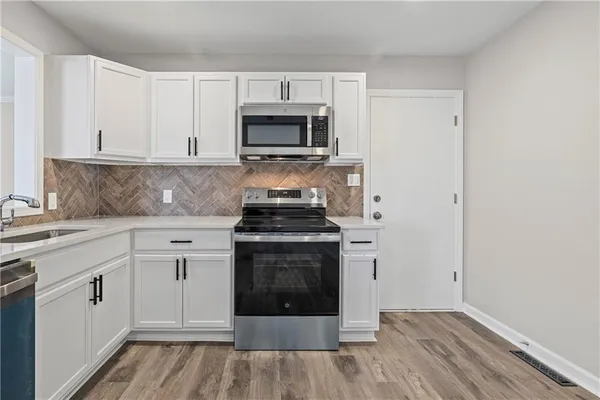$214,950 | 6810 Fairlane Drive, Kansas City, MO 64134