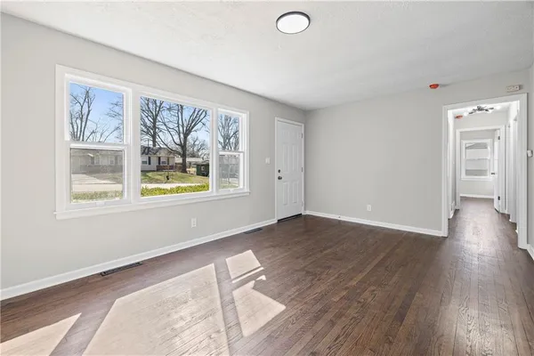 $214,950 | 6810 Fairlane Drive, Kansas City, MO 64134