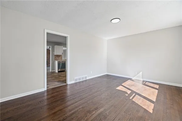 $214,950 | 6810 Fairlane Drive, Kansas City, MO 64134