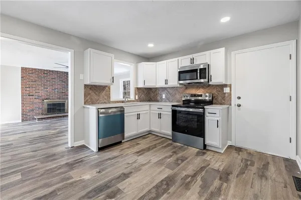 $214,950 | 6810 Fairlane Drive, Kansas City, MO 64134