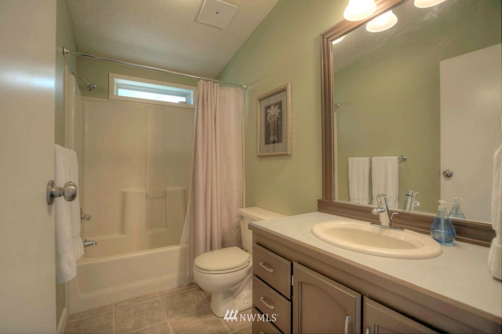 20602 Southeast 158th Street Renton, WA 98059 - Photo 11 of 15 Gallery Image 11