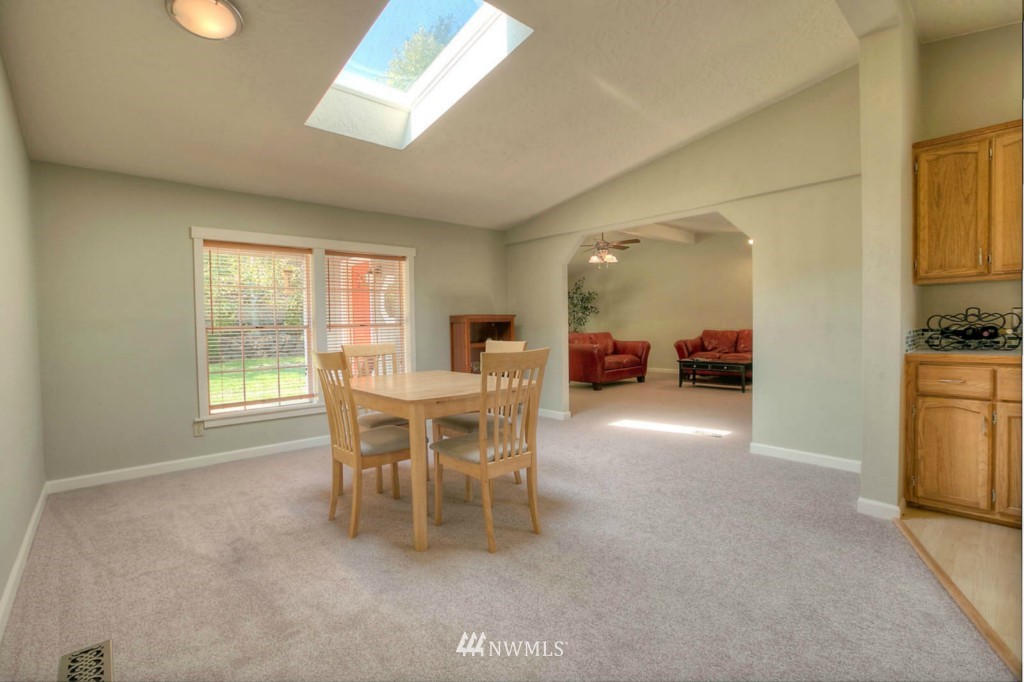 20602 Southeast 158th Street Renton, WA 98059 - Photo 9 of 15 Gallery Image 9
