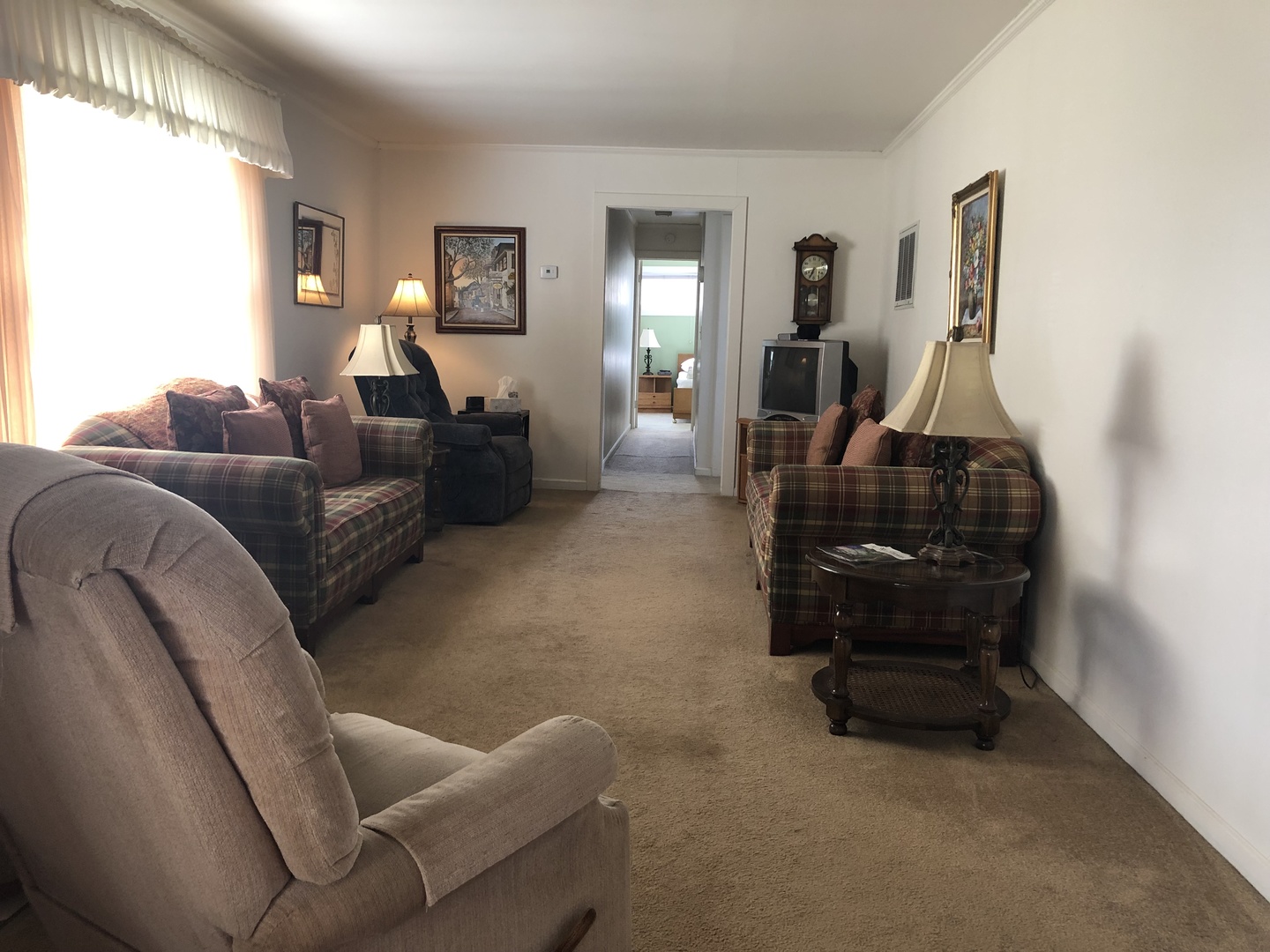19020 Springfield Avenue Flossmoor, IL 60422 - Photo 2 of 25 a living room with furniture and a window