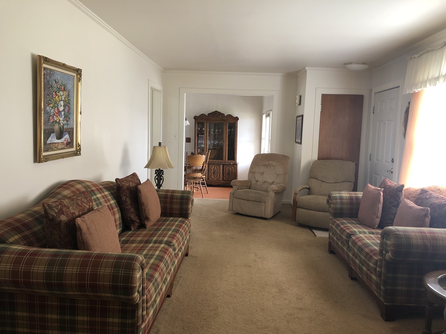 19020 Springfield Avenue Flossmoor, IL 60422 - Photo 13 of 25 a living room with furniture and a couch
