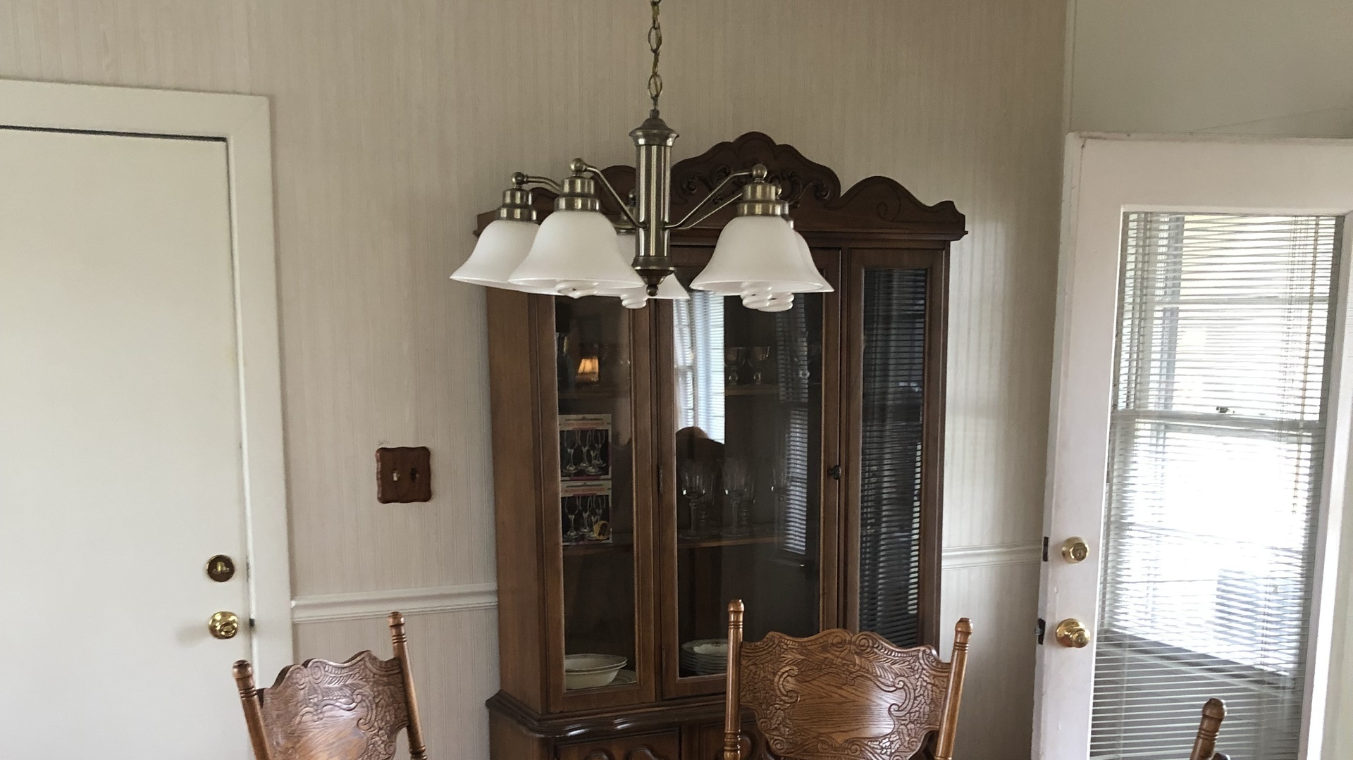 19020 Springfield Avenue Flossmoor, IL 60422 - Photo 14 of 25 a view of entryway and hall with a mirror