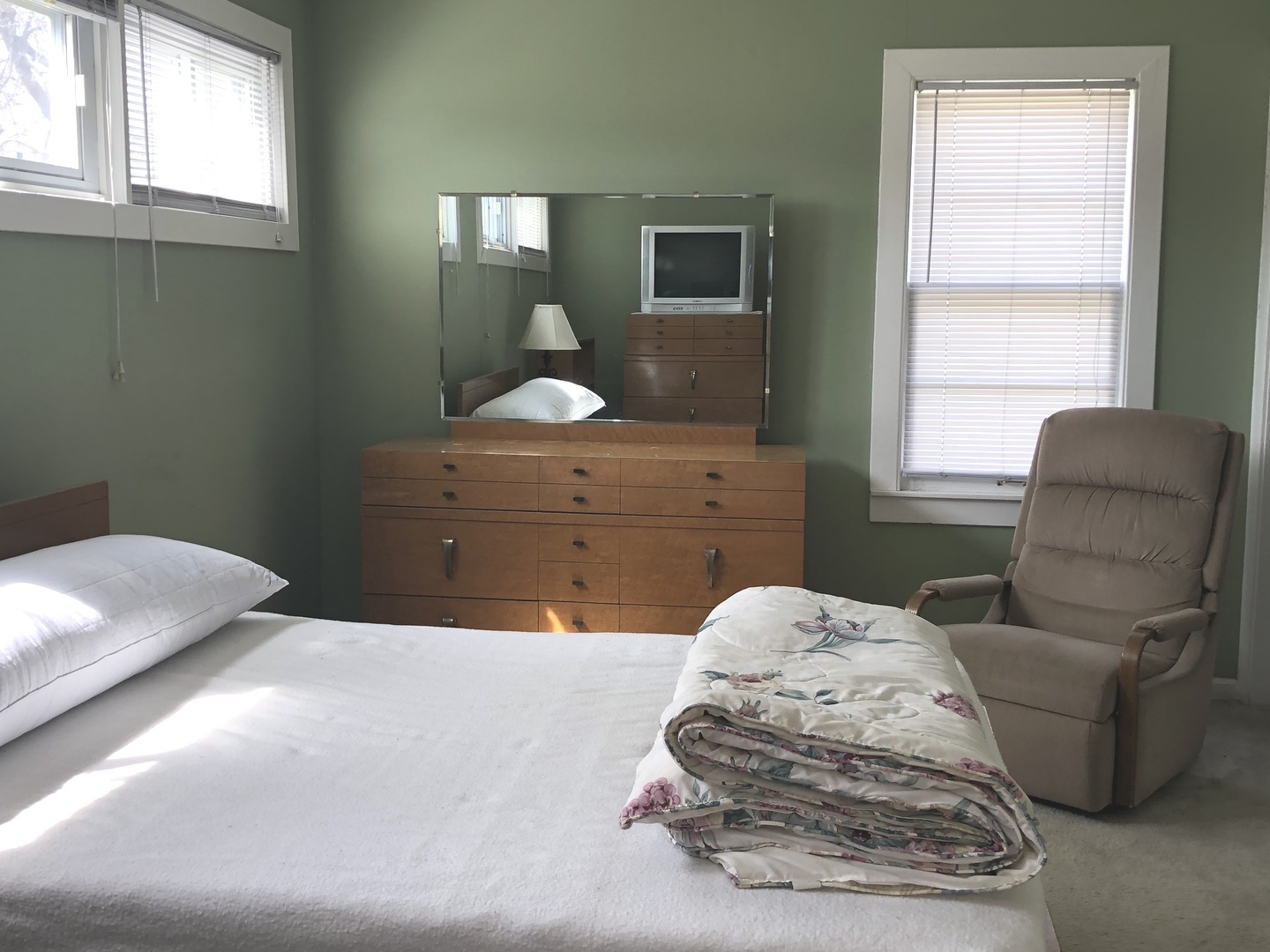 19020 Springfield Avenue Flossmoor, IL 60422 - Photo 9 of 25 a bedroom with a bed and a window
