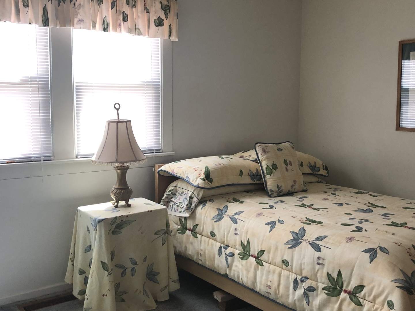 19020 Springfield Avenue Flossmoor, IL 60422 - Photo 10 of 25 a bedroom with a bed and a window