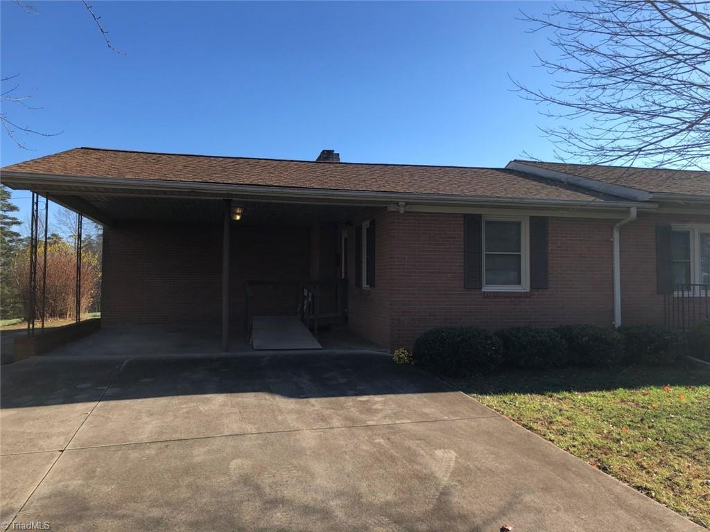 833 Red Brush Road Mount Airy, NC 27030 - Photo 4 of 47 Gallery Image 4