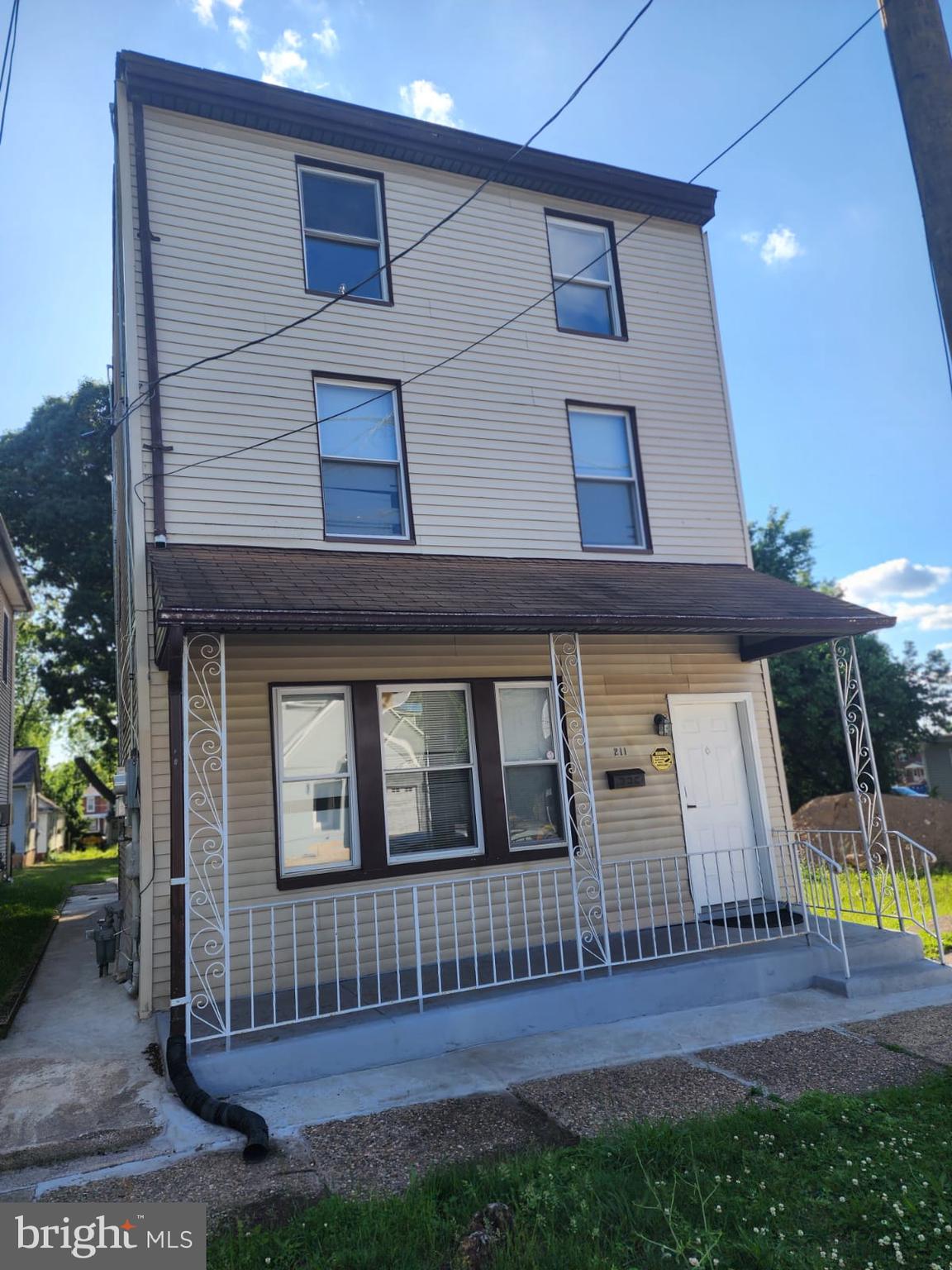 211 Broad Street Beverly, NJ 08010 - Photo 1 of 18