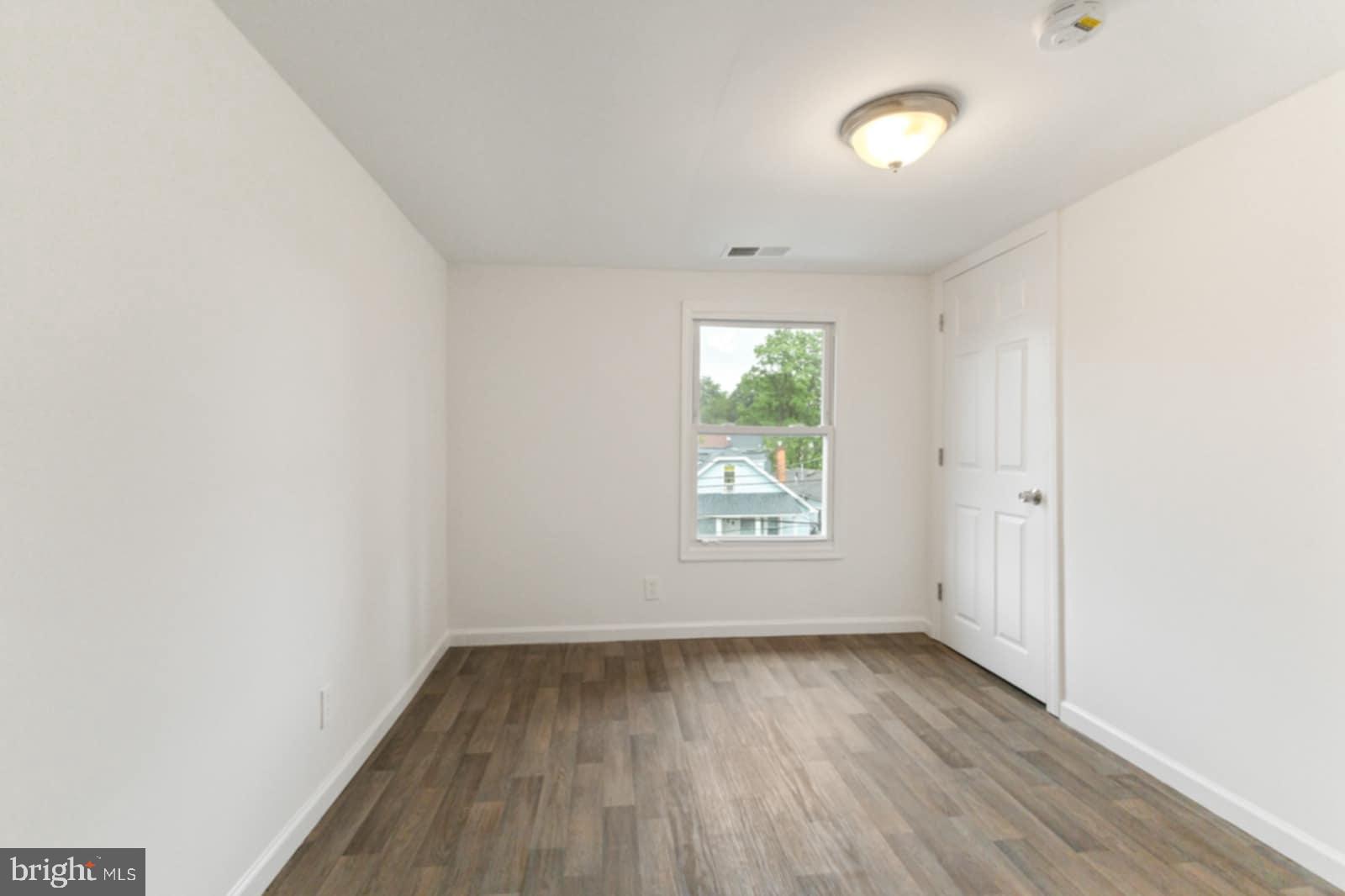 211 Broad Street Beverly, NJ 08010 - Photo 14 of 18