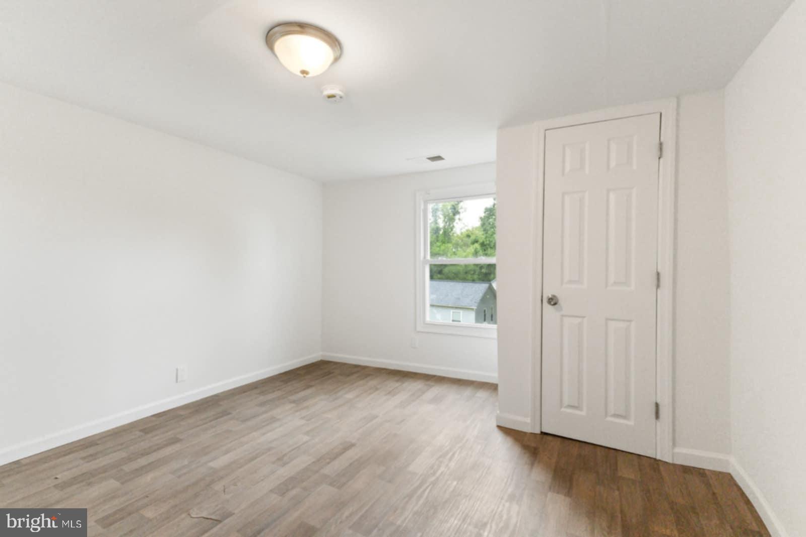 211 Broad Street Beverly, NJ 08010 - Photo 3 of 18