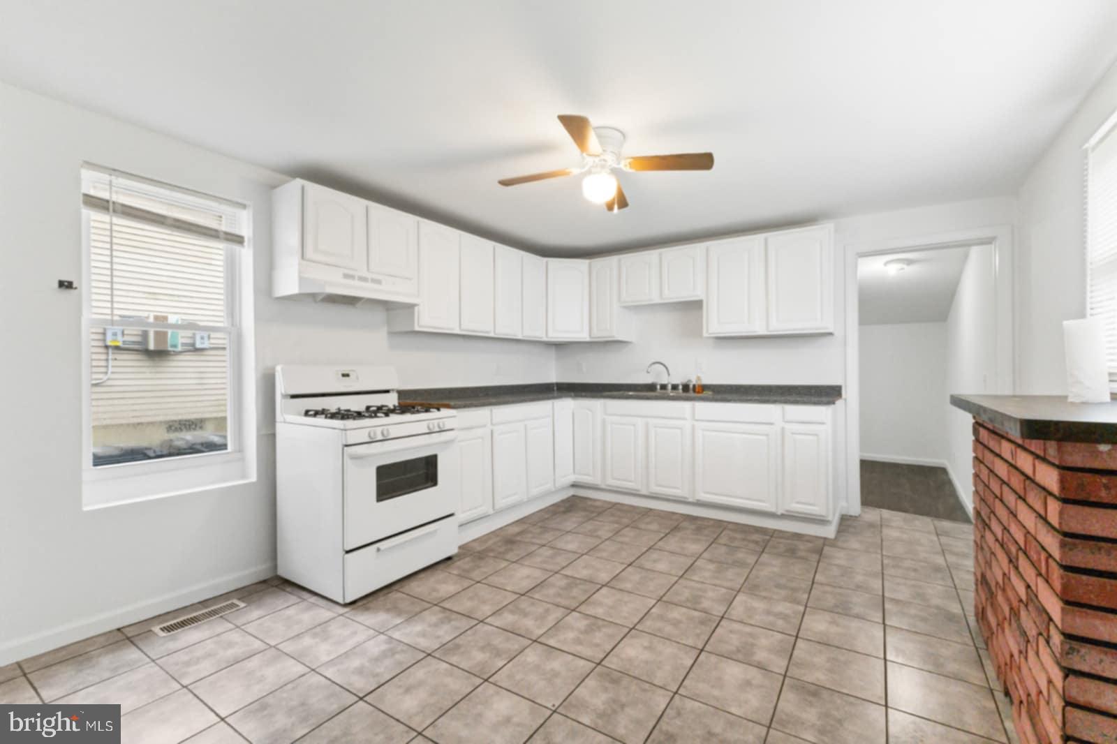 211 Broad Street Beverly, NJ 08010 - Photo 5 of 18