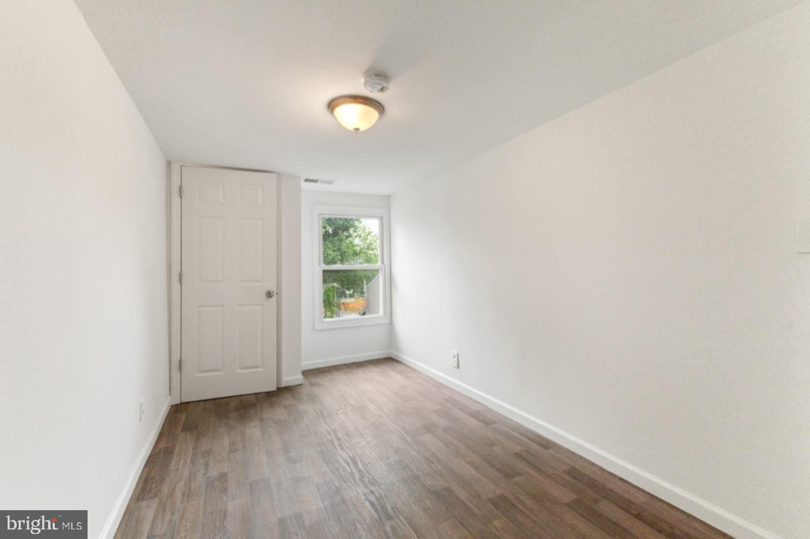 211 Broad Street Beverly, NJ 08010 - Photo 7 of 18