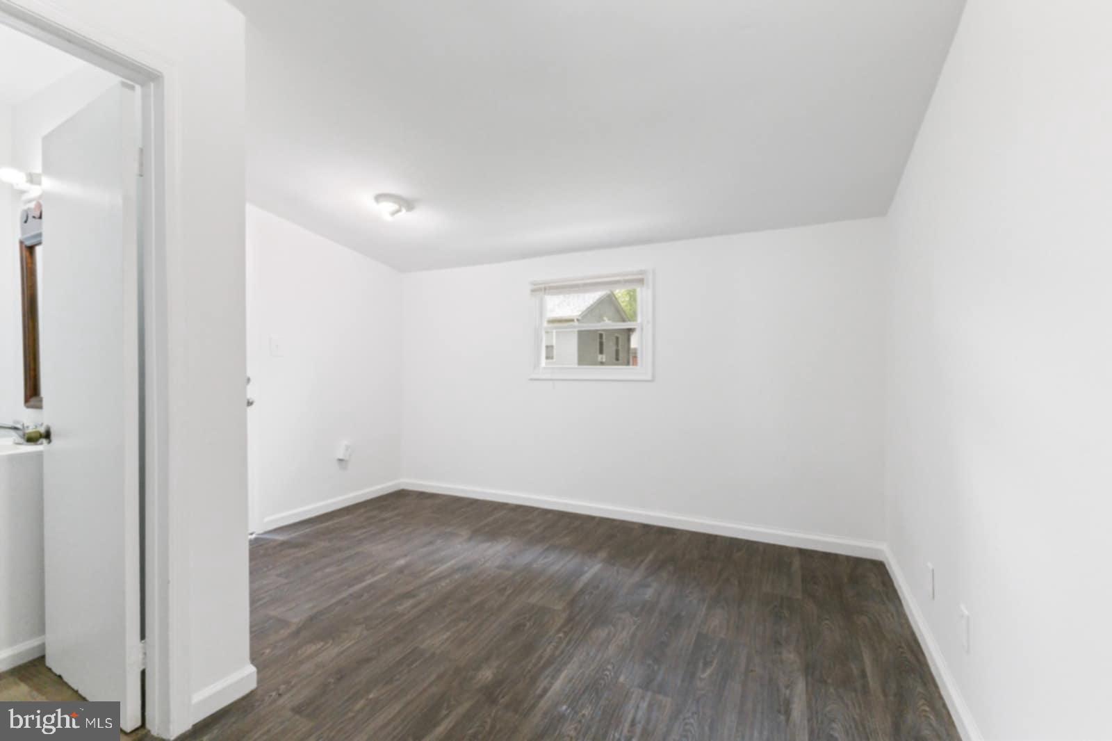 211 Broad Street Beverly, NJ 08010 - Photo 9 of 18