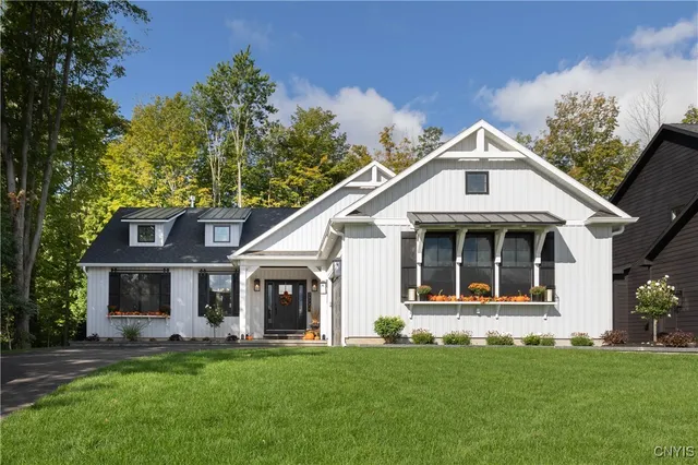 $796,200 | 3 North Hayes Road, Lysander, NY 13027