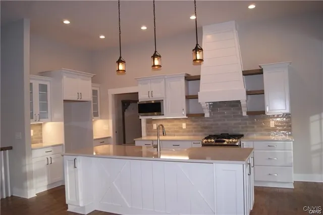 $796,200 | 3 North Hayes Road, Lysander, NY 13027