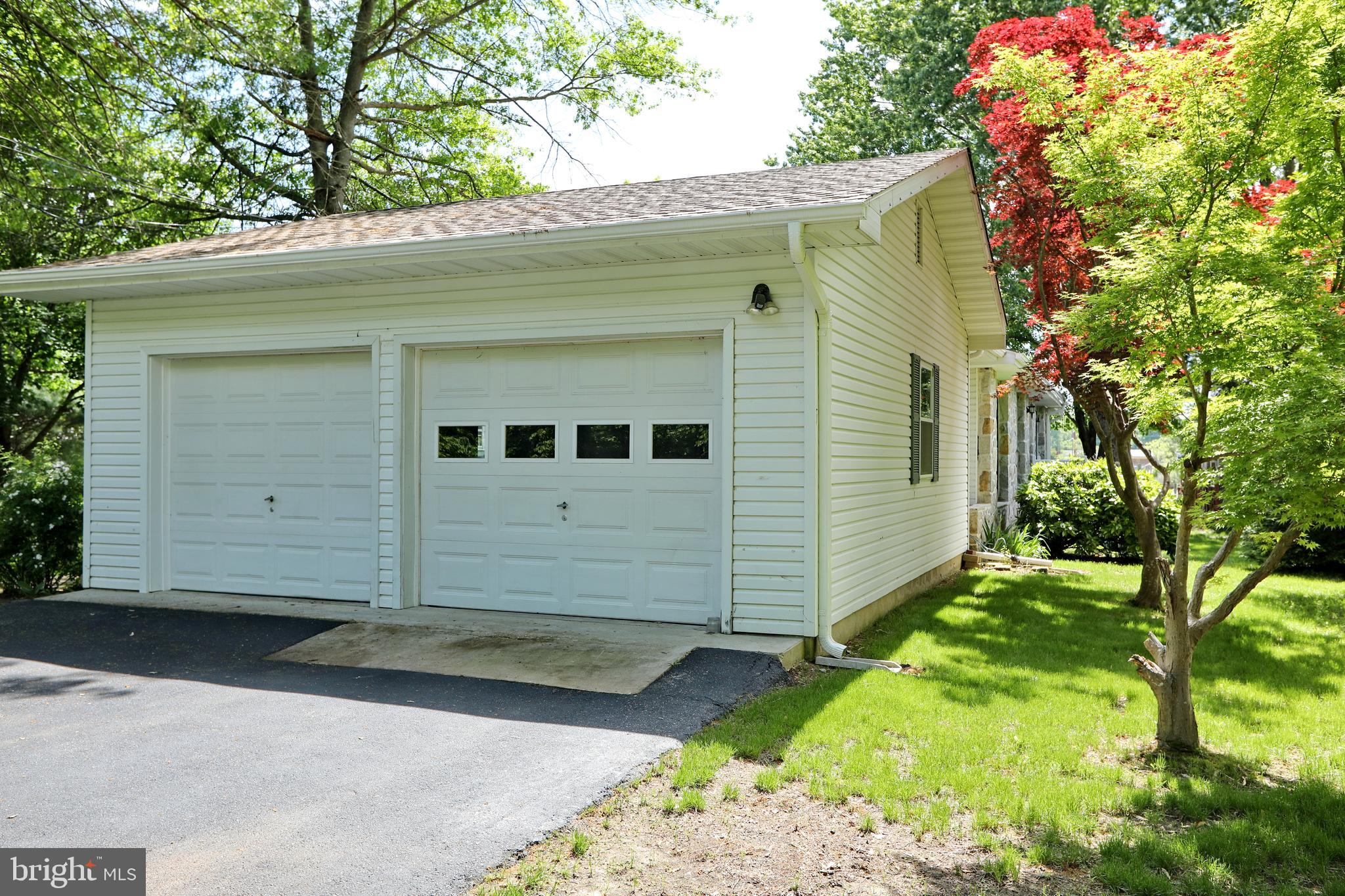 13355 Hill Road Newburg, MD 20664 - Photo 6 of 53 2 car garage