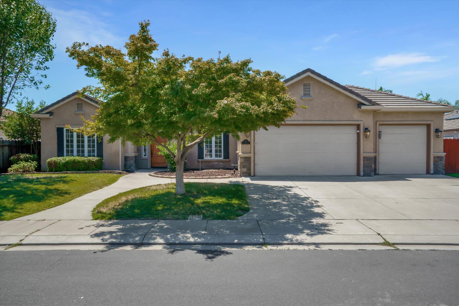 565 Springcreek Place Manteca, CA 95337 - Photo 4 of 35