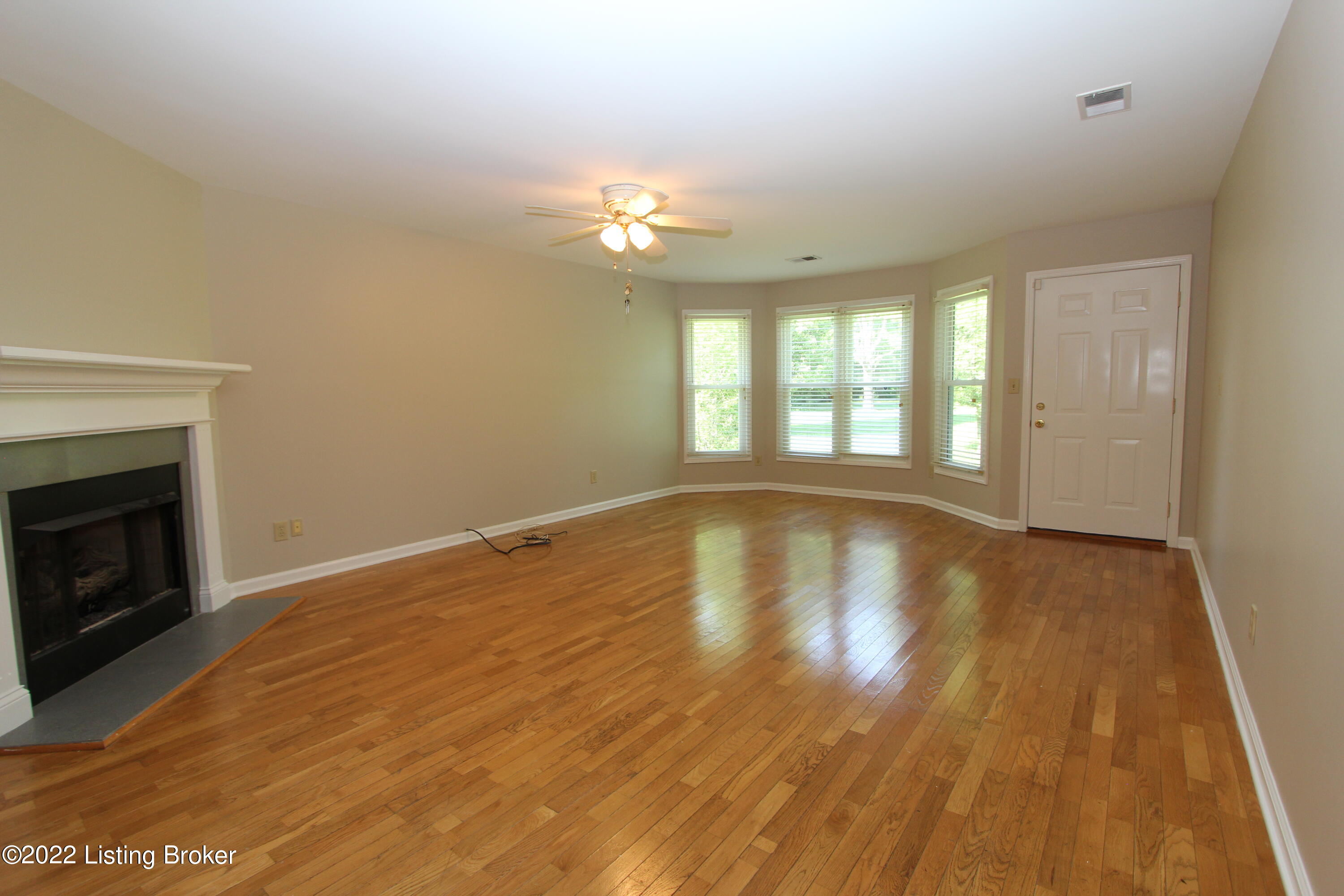 1421 Johnson Road Lawrenceburg, KY 40342 - Photo 9 of 26 Living Room