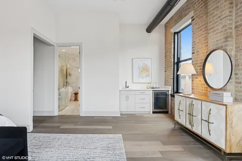 $2,300,000 | 401 North Aberdeen Street, Unit 4S, Chicago, IL 60642