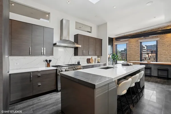 $2,300,000 | 401 North Aberdeen Street, Unit 4S, Chicago, IL 60642