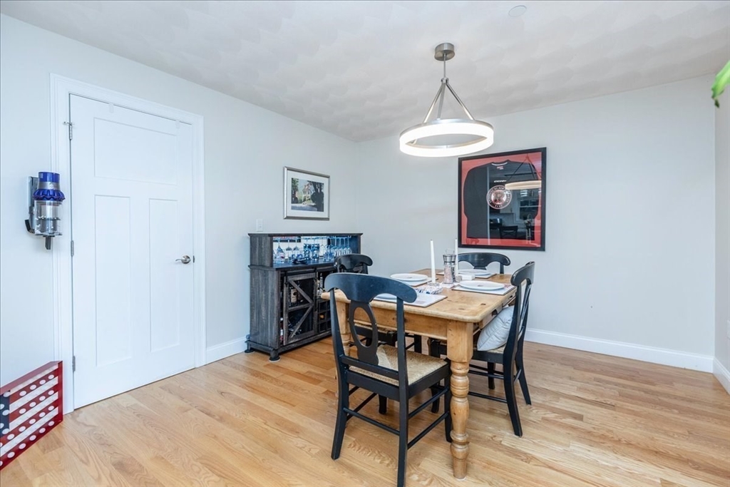 105 Green Street, Unit 4 Marblehead, MA 01945 - Photo 7 of 30 a dining room with furniture and window
