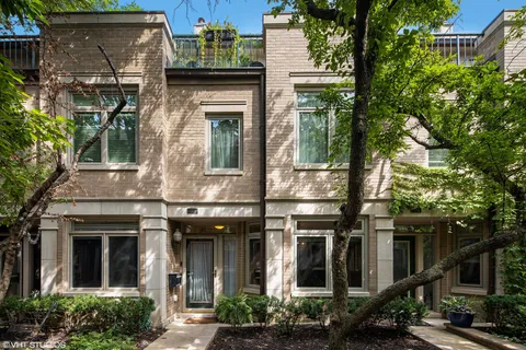 $699,900 | 2737 North Janssen Avenue, Unit B, Chicago, IL 60614