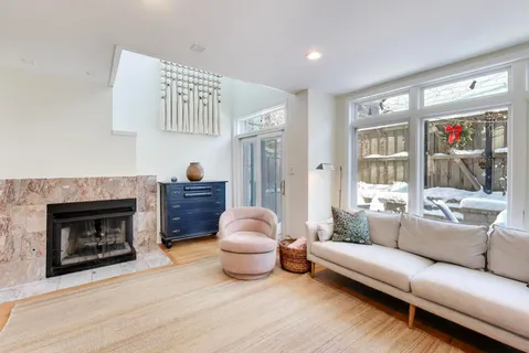 $699,900 | 2737 North Janssen Avenue, Unit B, Chicago, IL 60614