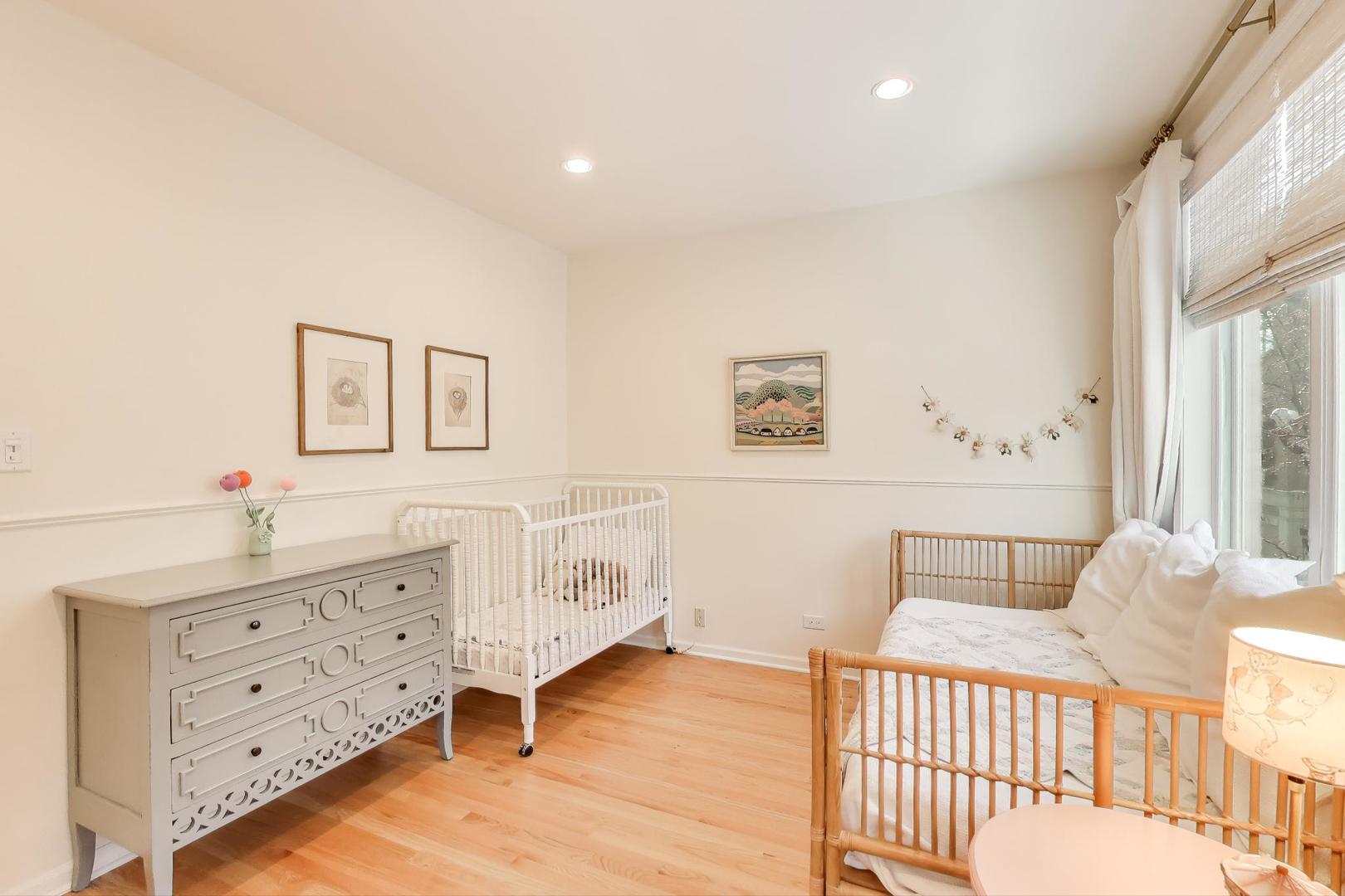 2737 North Janssen Avenue, Unit B Chicago, IL 60614 - Photo 15 of 31 a bedroom with a bed and a dresser