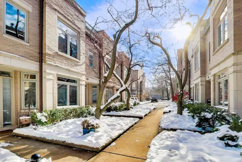 $699,900 | 2737 North Janssen Avenue, Unit B, Chicago, IL 60614