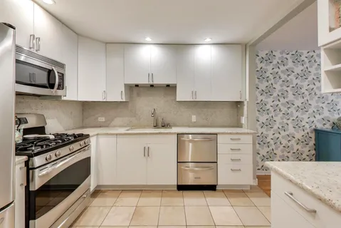 $699,900 | 2737 North Janssen Avenue, Unit B, Chicago, IL 60614