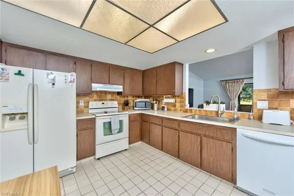 $2,350 | 150 Round Key Circle, Unit G15, Naples, FL 34112