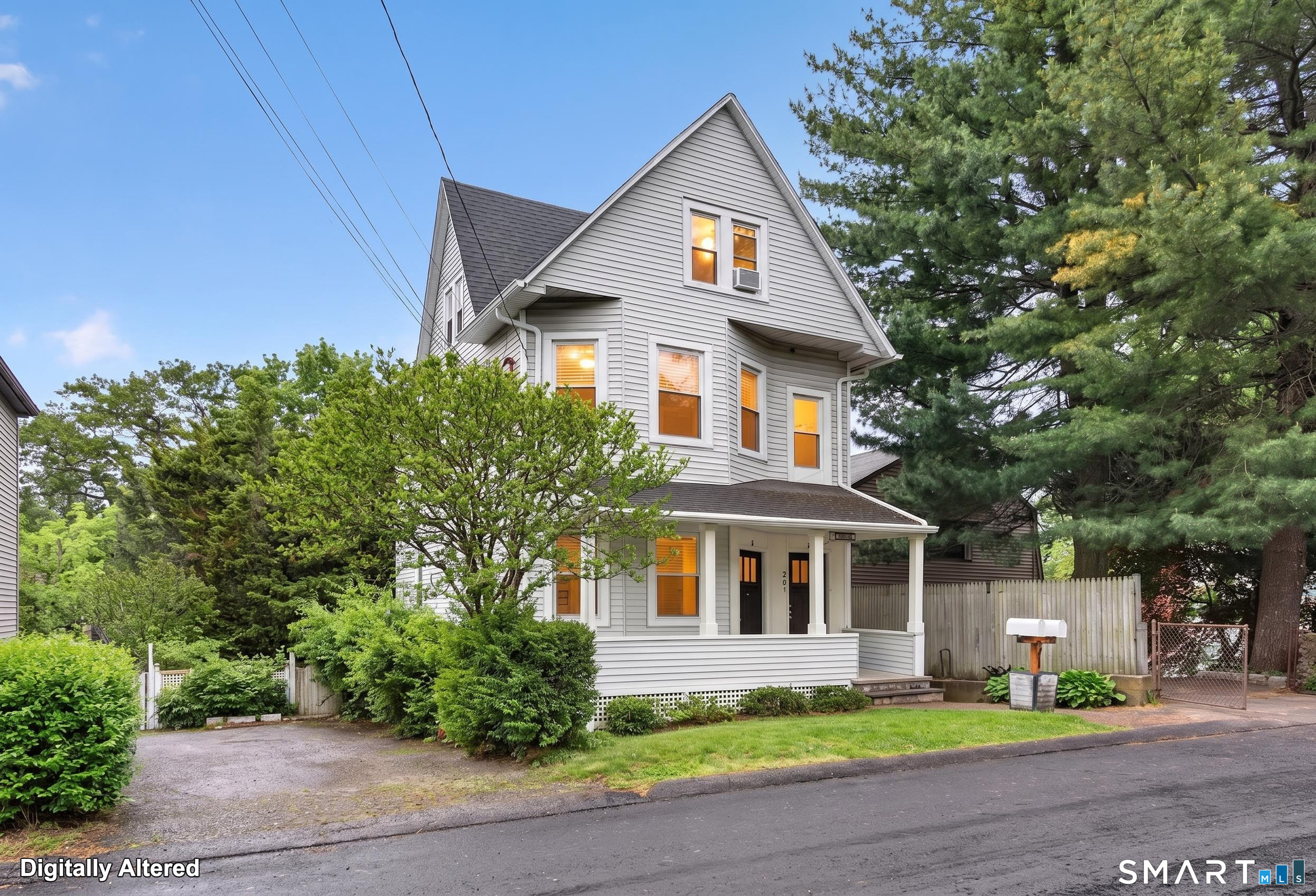 241 Old Stratfield Road Fairfield, CT 06825 - Photo 4 of 40
