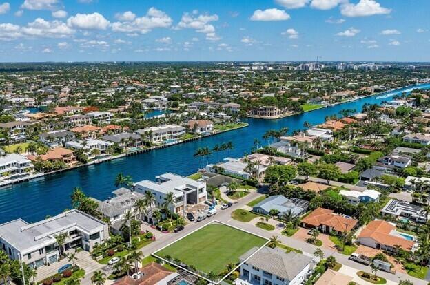 700 Malaga Drive Boca Raton, FL 33432 - Photo 3 of 8 553344a5-cb3b-4115-bf8b-eb34a60ed4af