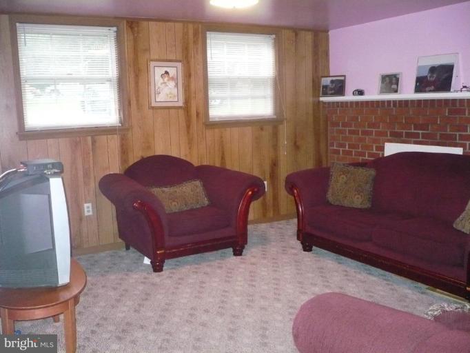 11609 Butlers Branch Road Clinton, MD 20735 - Photo 3 of 17 DINING ROOM