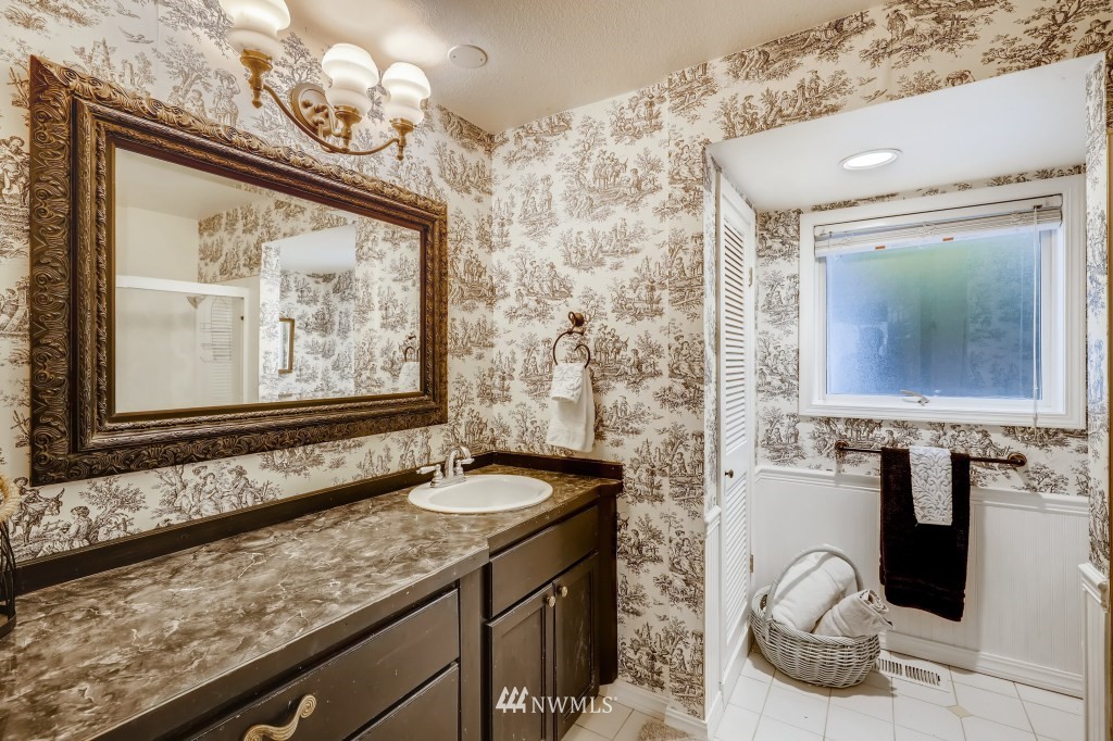 10034 Southeast 190th Street Renton, WA 98055 - Photo 12 of 29