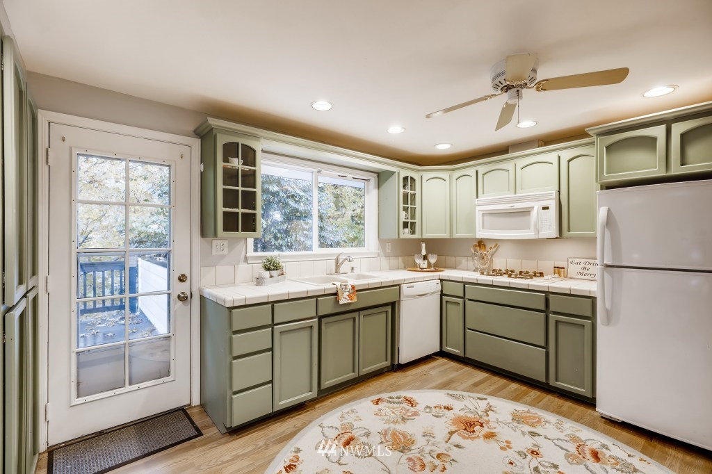 10034 Southeast 190th Street Renton, WA 98055 - Photo 14 of 29
